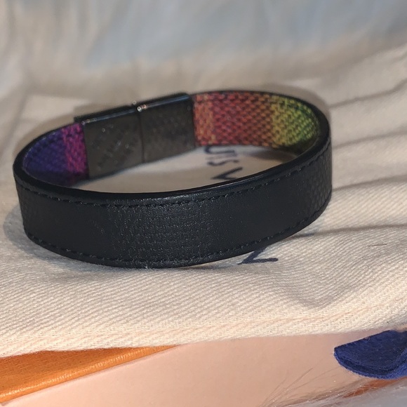 SOLD! ๐๐โค๏ธโค๏ธ๐Louis Vuitton Pull-it Damier Reversible Bracelet - Picture 11 of 17